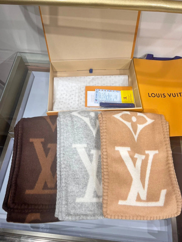 LV SCARF 240 CM IN CASHMERE 737198