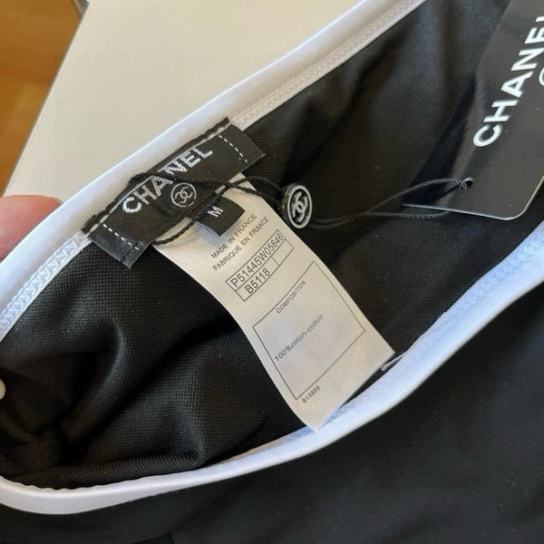 Completo costume da bagno bikini CC con finiture nere e bianche 596500