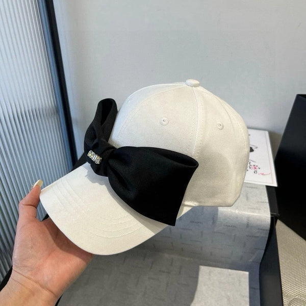 MM BASEBALL CAP IN WHITE FABRIC WITH LARGE BLACK BOW