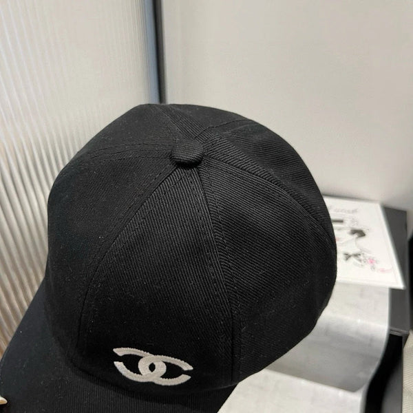 BASEBALL HAT IN BLACK WITH BLACK TRIM 673995