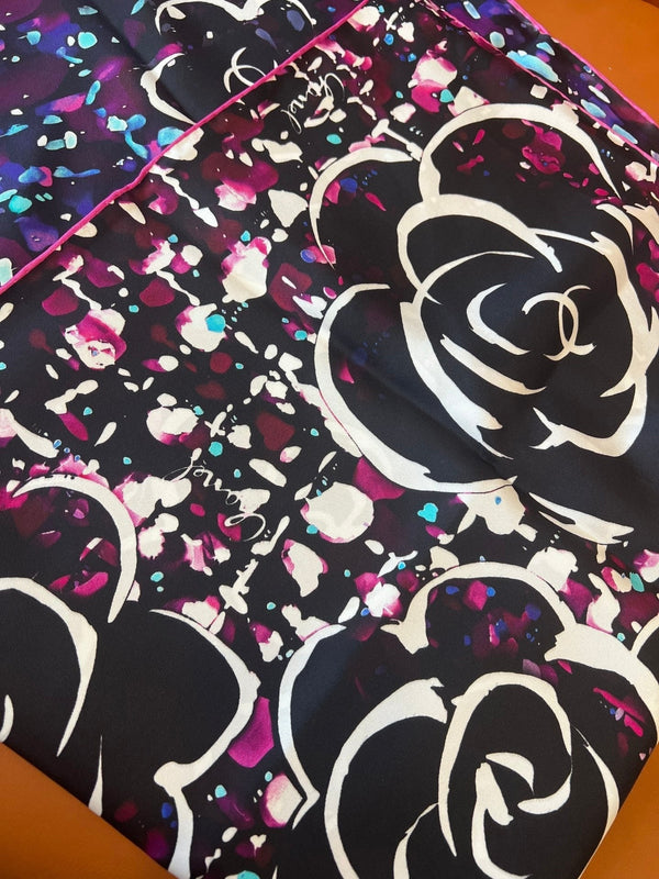 CHANEL 25S SCARF 90 IN SILK TWILL 700817