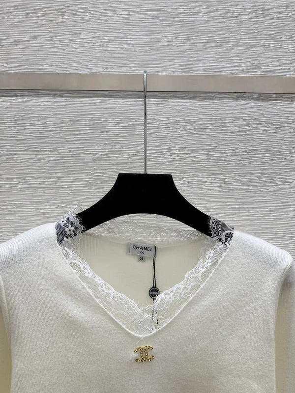 CC 26 Haut à manches longues avec décolleté et poignets en dentelle Laine 652456
