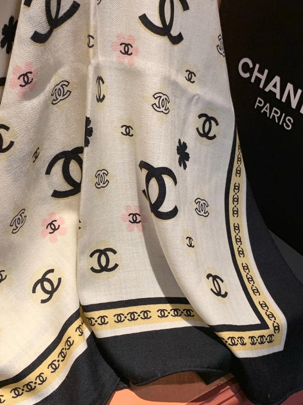 CHANEL 25S FOULARDS 140 CM EN CACHEMIRE ET SOIE 943339