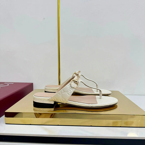 THONG SANDALS IN CREAM WHITE LAMBSKIN PRINTED LOGO WITH GOLD HARDWARE