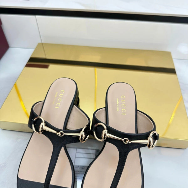 THONG SANDALS IN BLACK LAMBSKIN WITH GOLD HARDWARE