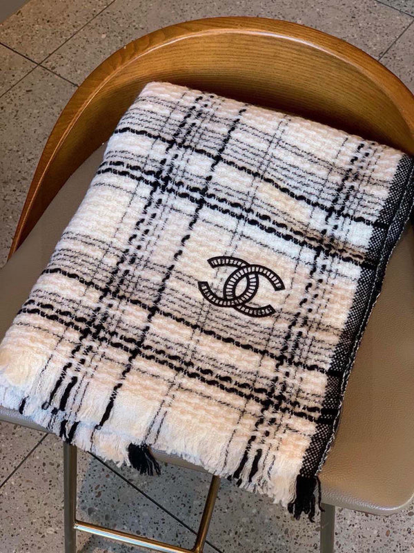 CHANEL 25S SCARF 200 IN CASHMERE 732053