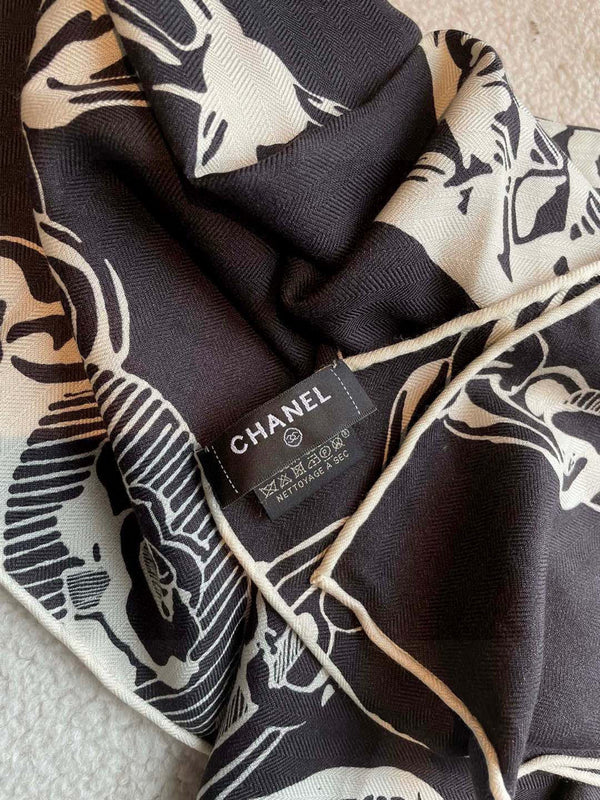 CHANEL 25S SCARF 140 IN CASHMERE SILK 733891
