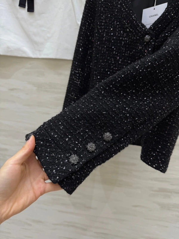 BLOUSON EN TWEED ORNÉ DE PAILLETTES CHANEL 25S 476