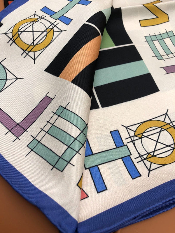 CHANEL 25S SCARF 90 IN SILK 704587