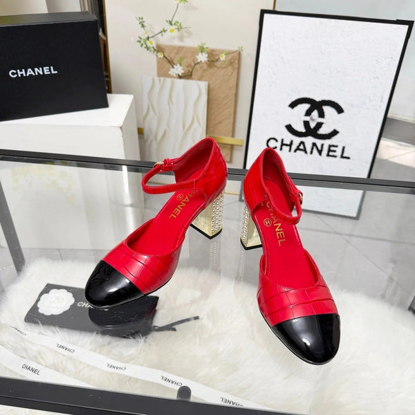 CC 26s Sandales 80 Cuir de vachette verni rouge et noir 183565