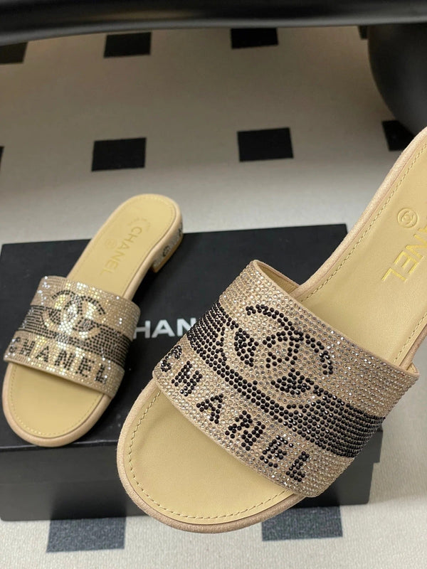 CC 26s Sandales Plates Peau de Mouton Beige Strass 649514