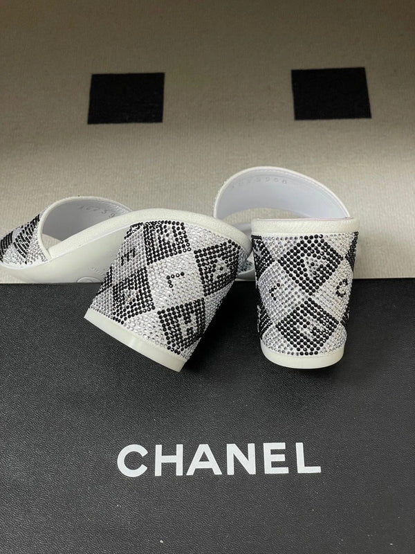 CC 26s Sandals 70 White Gray Sheepskin Rhinestones 649518