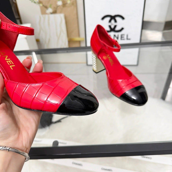 CC 26s Sandales 80 Cuir de vachette verni rouge et noir 183565
