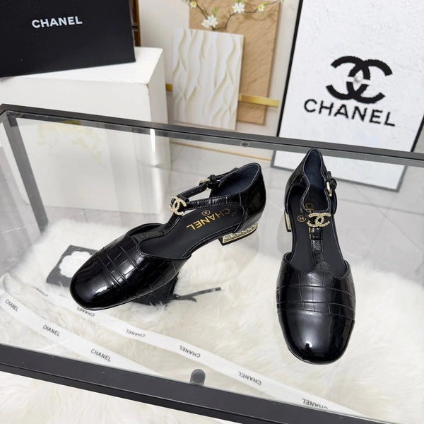 Sandales plates CC 26s en cuir de vachette verni noir 183576