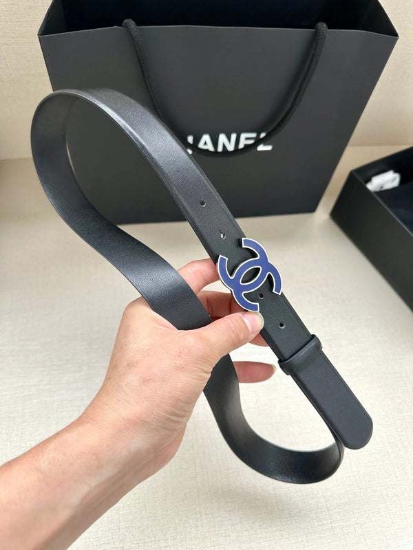 CC 30MM BELT IN BLACK SMOOTH CALFSKIN WITH NAVY BLUE METAL LOGO