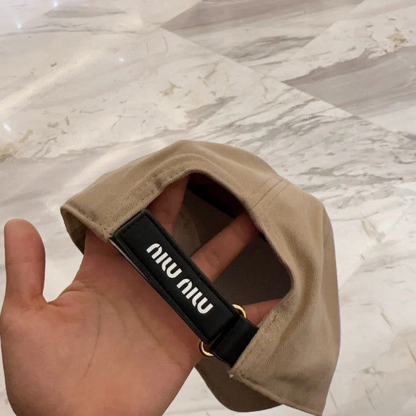 CAPPELLINO DA BASEBALL MM IN TESSUTO BEIGE CON LOGO RICAMATO STILE 8