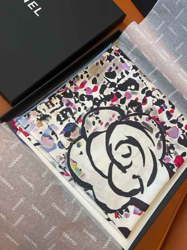 CHANEL 25S SCARF 90 IN SILK TWILL 700816