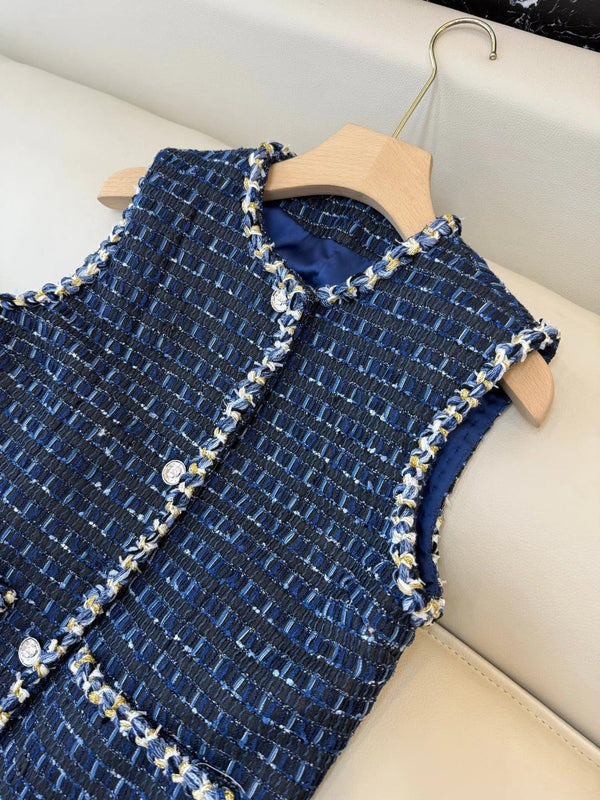 CHANEL Gilet sans manches en tweed 25S 491