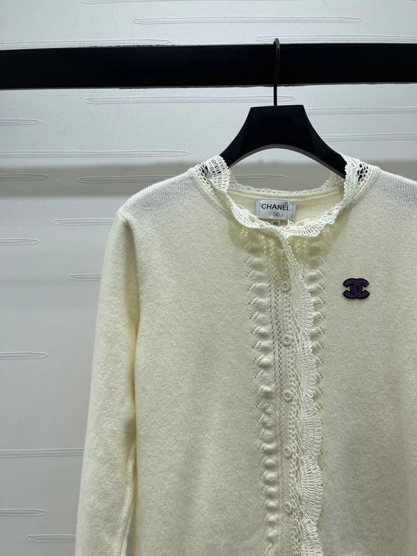 CC 26 Gilet en maille bordé de dentelle Crème Laine 340798