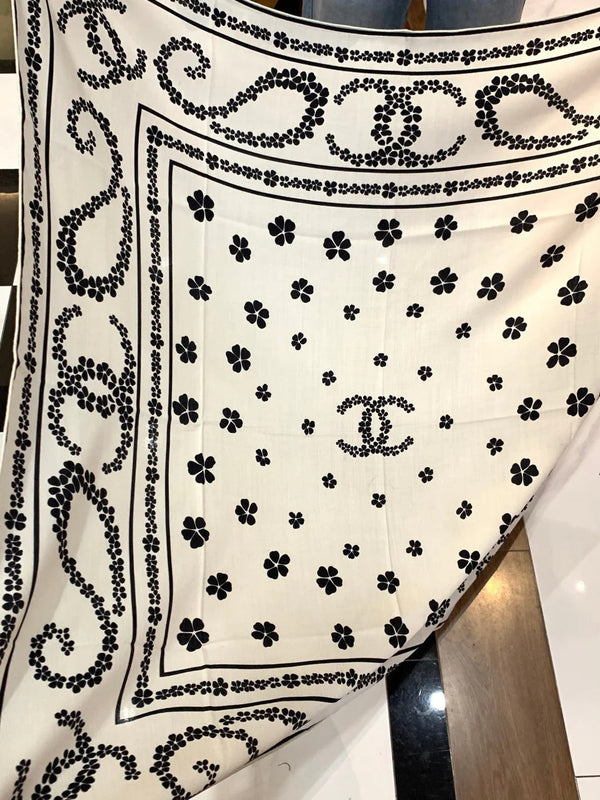 CHANEL 25S SCARF 135 CM IN CASHMERE SILK 943685
