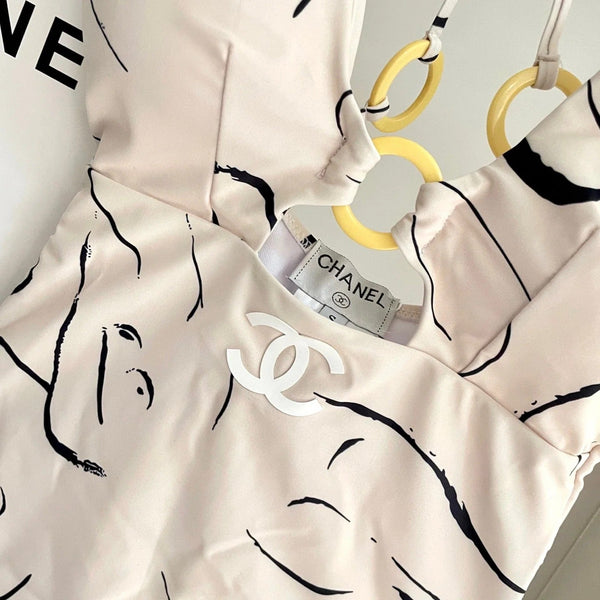 CC BIKINI SWIMSUIT SET IN CREAMY WHITE MIXED WITH CURVED BLACK DETAIL 608919