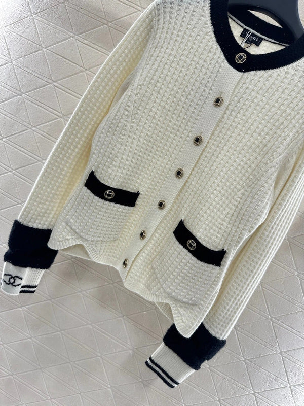 CHANEL Gilet en maille 25S 644