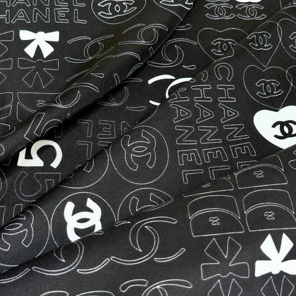 CHANEL 25S SCARF 90 IN SILK 724783