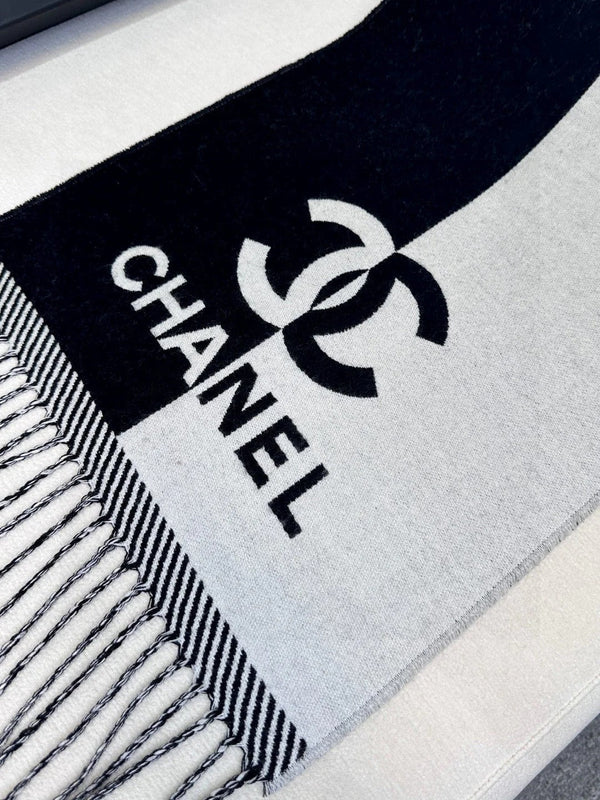CHANEL 25S SCARF 184 IN MERINO WOOL 727324