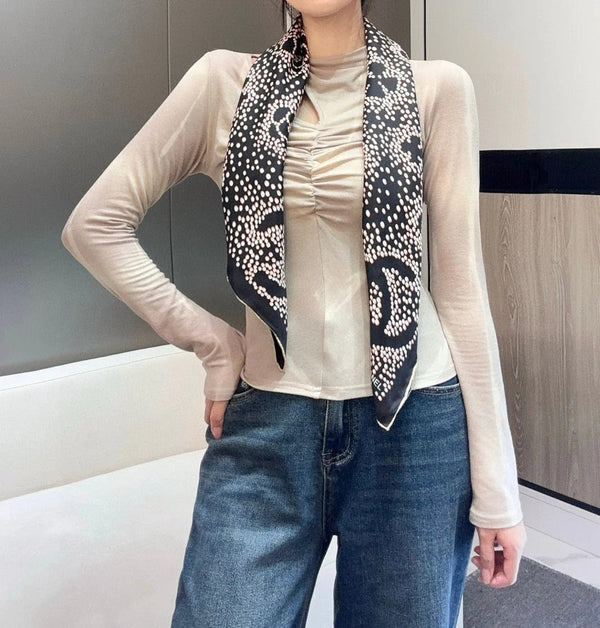 CHANEL 25S SCARF 90 IN SILK 724785