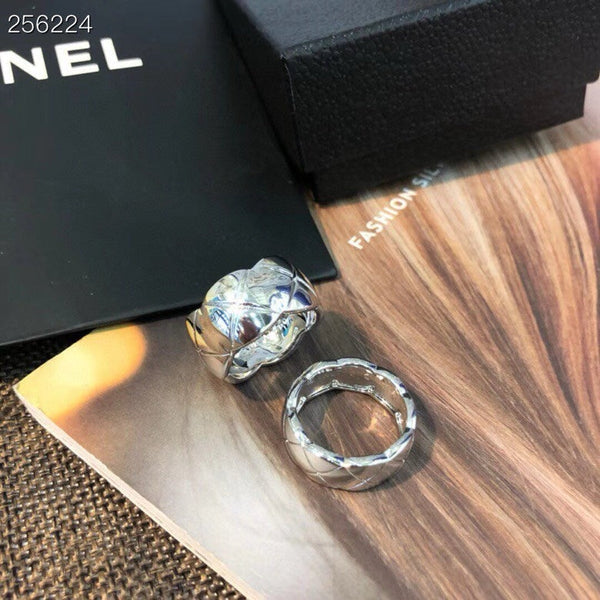 COCO CRUSH RING QUILTED MOTIF IN 18K GOLD SMALL VERSION