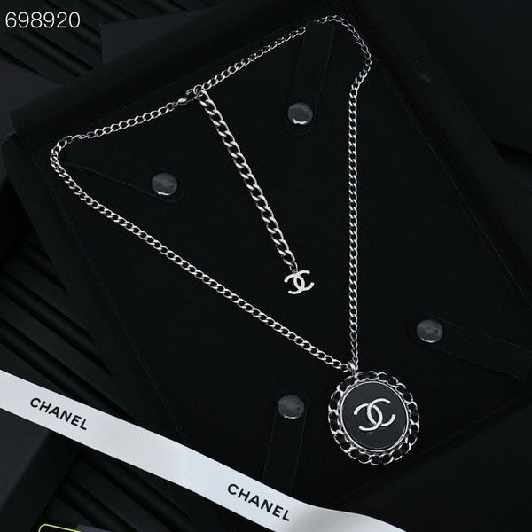 25P OVAL NECKLACE IN BLUE DENIM BLACK LEATHER-THREADED CHAIN