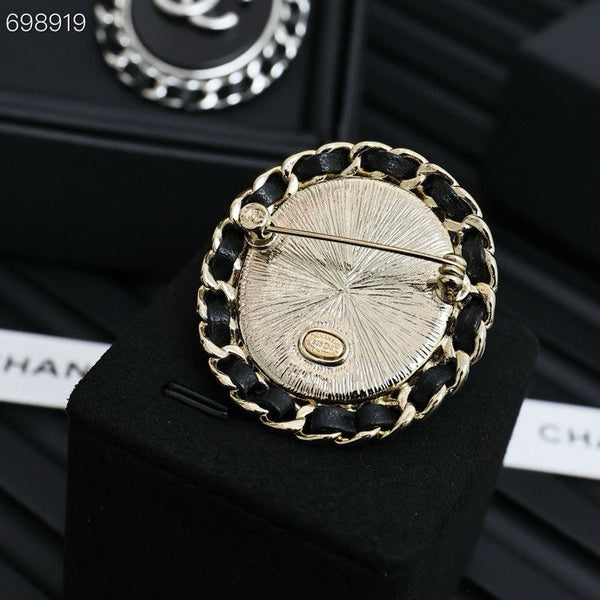 25P BROOCH IN BLUE DENIM BLACK LEATHER-THREADED OVAL