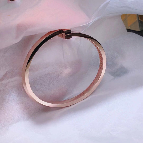 WIDE HINGED BANGLE PINK GOLD WITH BAGUETTE DIAMONDS