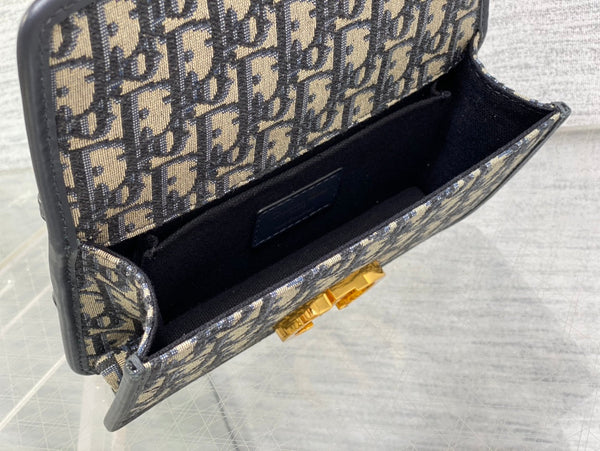 30 MONTAIGNE 21,5 CM RICAMO OBLIQUO BLU