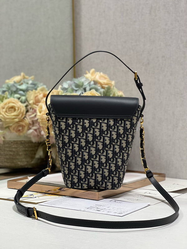 30 MONTAIGNE 13 24x24x9,5CM RICAMO OBLIQUO BLU