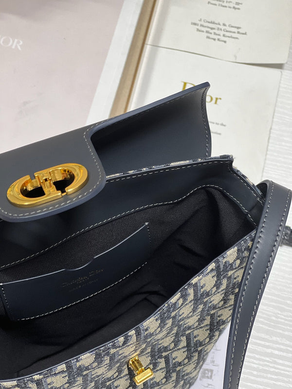 30 MONTAIGNE 13 24x24x9,5CM RICAMO OBLIQUO BLU