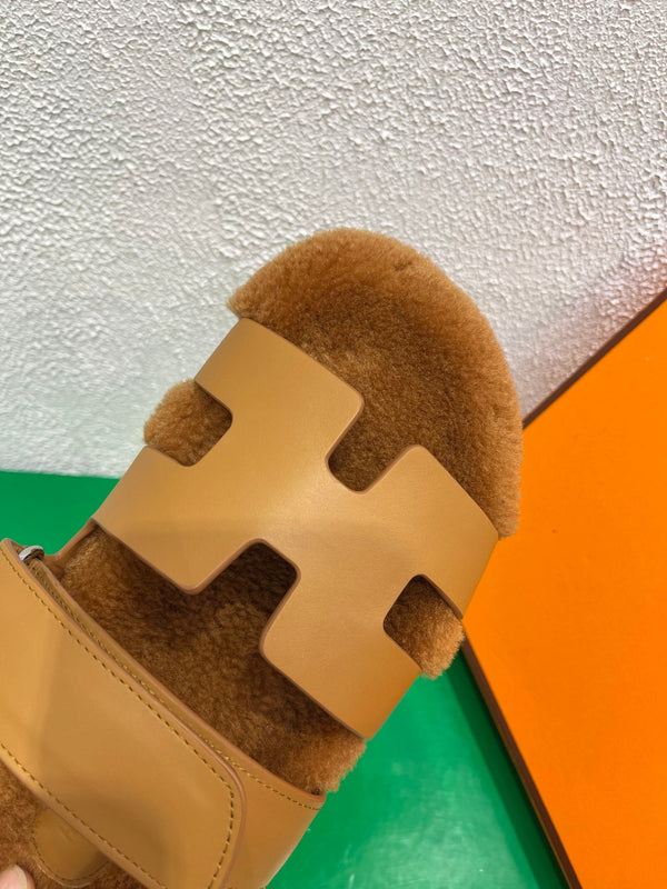 Chypre Sandal Gold shearling insole Gold goatskin lining