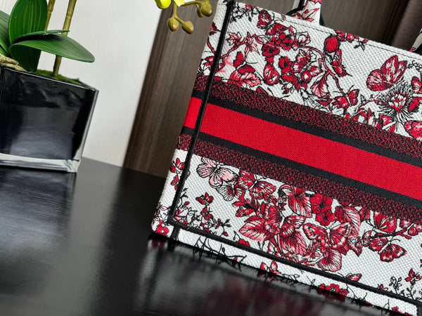 Piccola borsa porta CD/libro da 26,5 cm con ricamo a farfalla a forma di cuore bianco e rosso