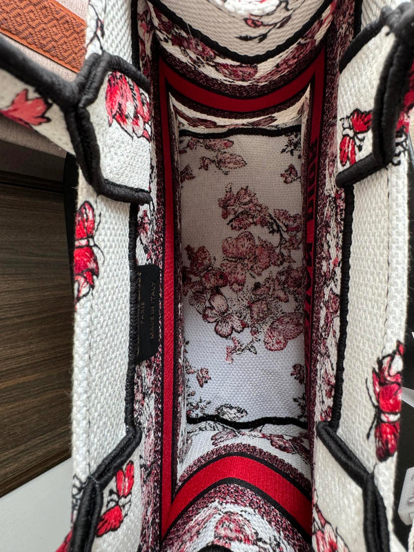 Piccola borsa porta CD/libro da 26,5 cm con ricamo a farfalla a forma di cuore bianco e rosso