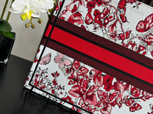 Grande borsa porta CD/libro da 42 cm con ricamo a farfalla a forma di cuore bianco e rosso