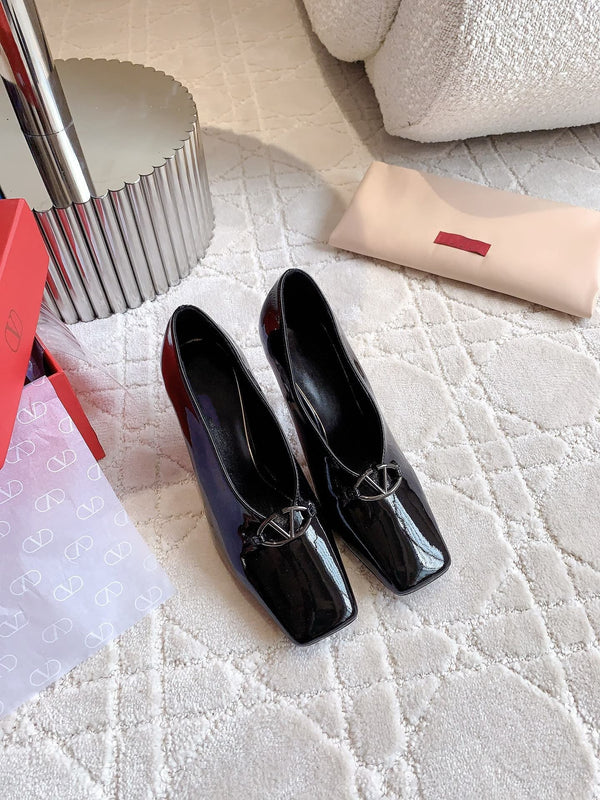 Vlogo Spool Square Toe Shiny Black
