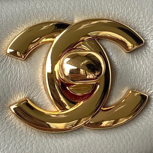 Medium Classic Flap Bag 23cm Light Grey Lambskin Gold Hardware