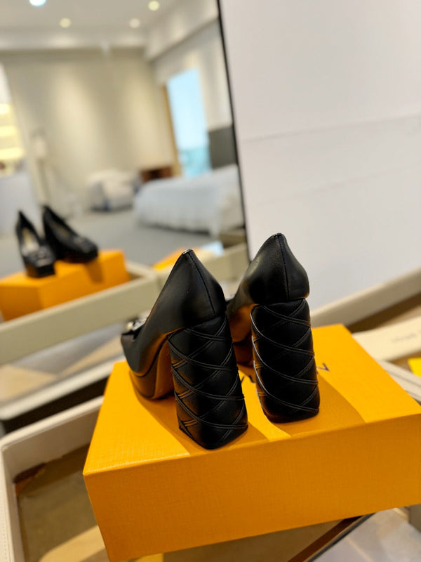 LV Shake Pump 120mm Pelle bovina nera liscia