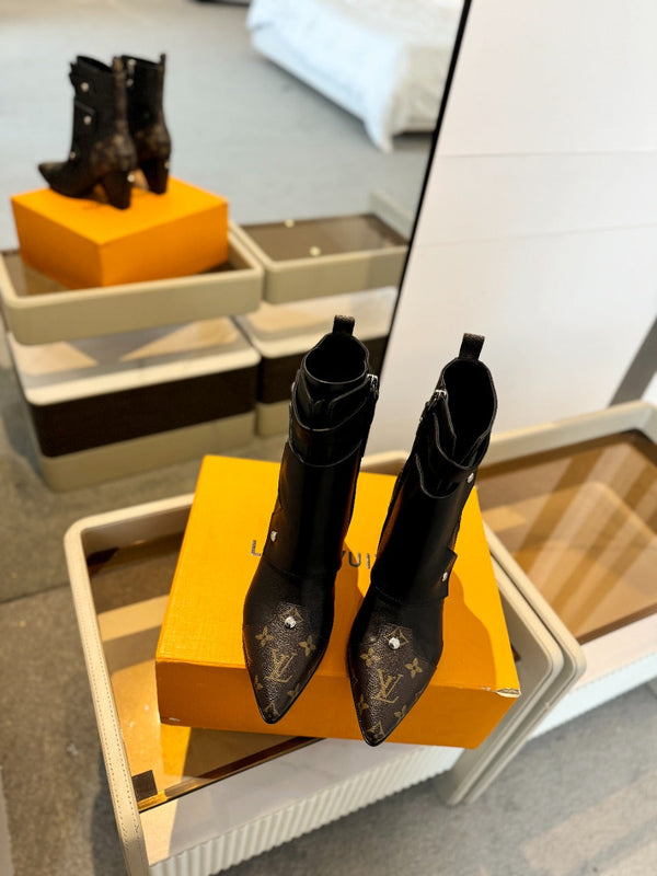 Stivaletto LV Trinity 75mm in pelle di vitello monogrammata marrone scuro mix nero