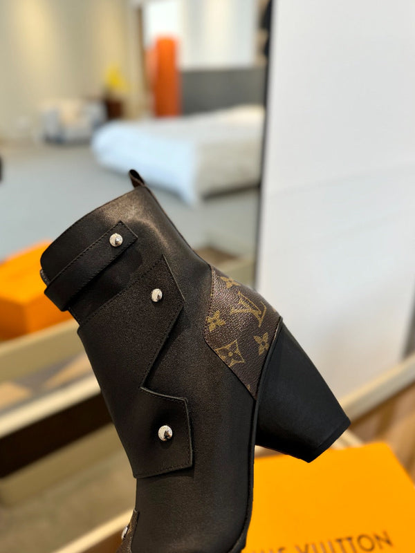 Stivaletto LV Trinity 75mm in pelle di vitello monogrammata marrone scuro mix nero