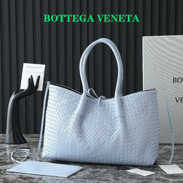 Borsa BV Pinacoteca 43 cm Pelle di vitello intrecciata e pelle scamosciata azzurro cielo