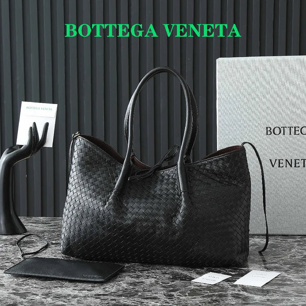 Borsa BV Pinacoteca 43 cm Pelle di vitello intrecciata nera e pelle scamosciata