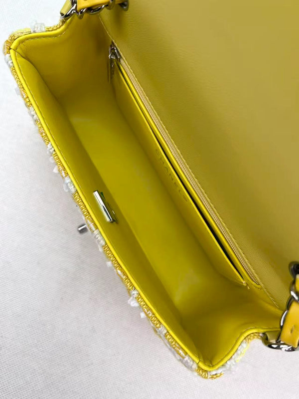 Sac classique à rabat en tweed jaune et blanc CC Printemps-Été 2026