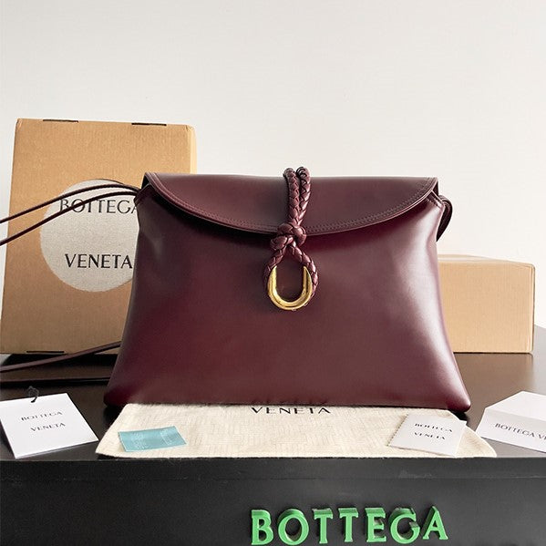 Borsa a tracolla BV Liberta con fibbia 30 cm in pelle di vacchetta rosso Barolo