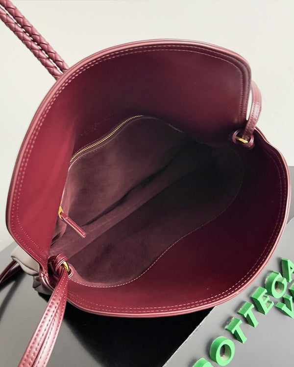 Borsa a tracolla BV Liberta con fibbia 30 cm in pelle di vacchetta rosso Barolo